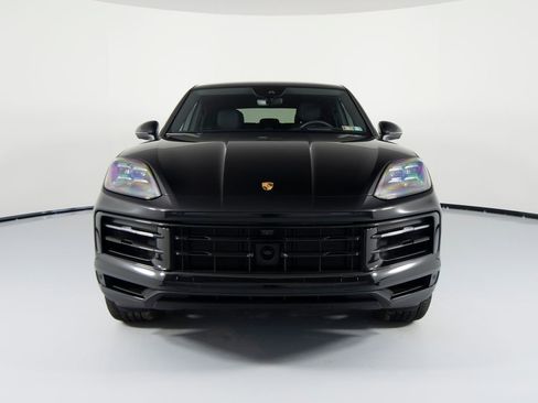 Certified 2025 Porsche Cayenne Coupe image 13