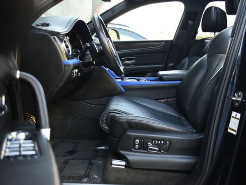 Used 2020 Bentley Bentayga Design Series image 13