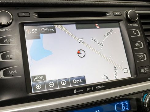 Used 2016 Toyota Highlander XLE image 17