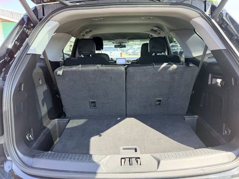 Used 2021 Ford Explorer Limited w/ Equipment Group 301A AWD/4WD image 5