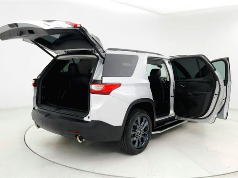 Used 2021 Chevrolet Traverse RS FWD image 11