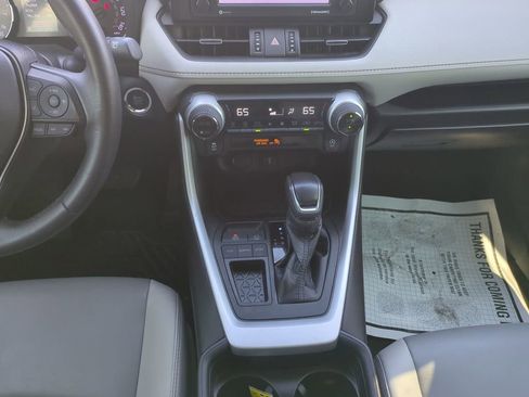 Used 2021 Toyota RAV4 XLE Premium image 18