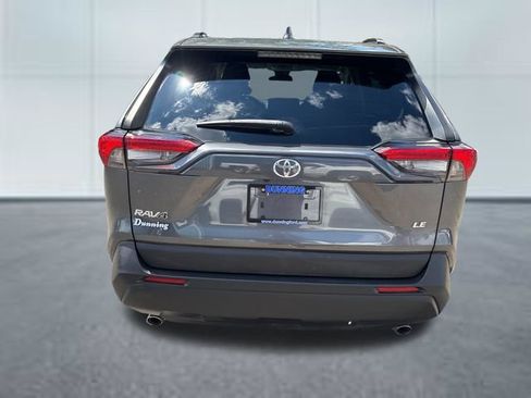 Used 2021 Toyota RAV4 LE FWD image 3