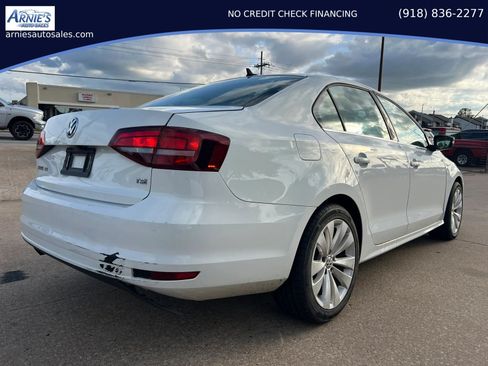 Used 2018 Volkswagen Jetta SE FWD image 3