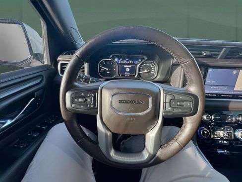 Used 2021 GMC Yukon XL Denali image 14