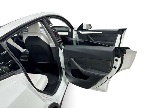 Certified 2023 Tesla Model Y Long Range AWD/4WD image 11