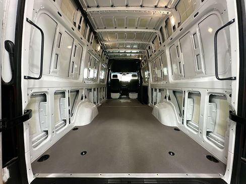 Used 2025 Mercedes-Benz Sprinter 2500 image 25
