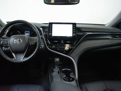 Used 2023 Toyota Camry SE w/ Cold Weather Package FWD image 11