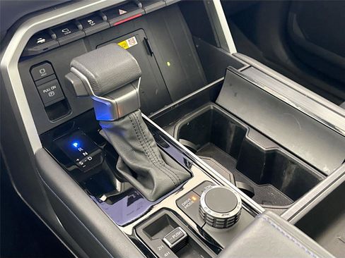 Certified 2024 Toyota Sequoia Platinum image 28