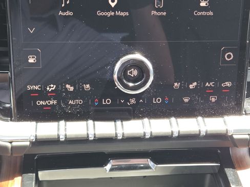 Used 2025 GMC Yukon XL Denali AWD/4WD image 34