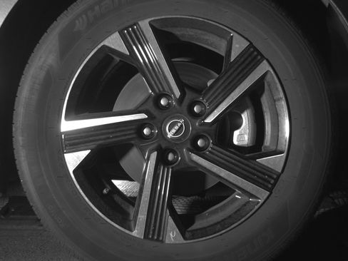 Used 2025 Nissan Sentra SV image 13