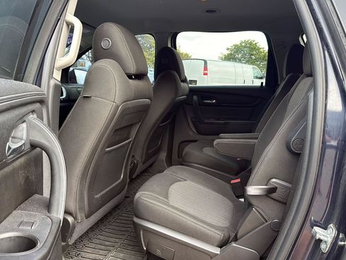 Used 2017 Chevrolet Traverse LT w/ Style and Technology Package FWD image 10