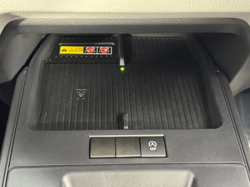 Used 2026 Toyota Corolla Cross LE image 17