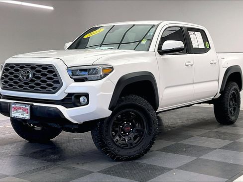 Used 2022 Toyota Tacoma TRD Off-Road image 11