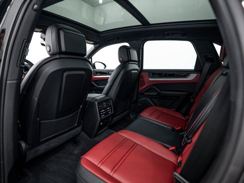 Certified 2026 Porsche Cayenne AWD/4WD image 20