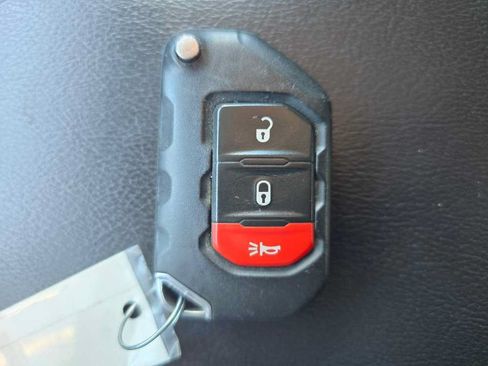 Used 2020 Jeep Wrangler Unlimited Sahara AWD/4WD image 21