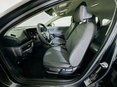 Used 2025 Kia K4 LXS image 13