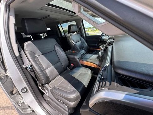 Used 2019 Chevrolet Suburban Premier AWD/4WD image 11