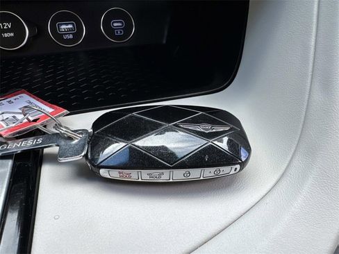 Used 2025 Genesis G70 2.5T image 31