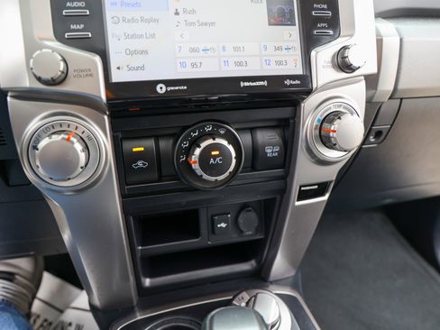 Used 2022 Toyota 4Runner SR5 Premium w/ Moonroof Package AWD/4WD image 58