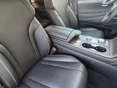 Used 2025 Genesis GV80 2.5T Prestige image 9