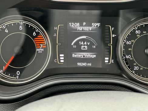 Used 2019 Jeep Cherokee Latitude w/ Popular Appearance Group FWD image 24