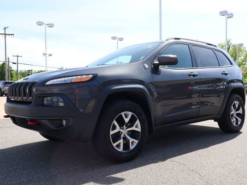 Used 2016 Jeep Cherokee Trailhawk w/ Cold Weather Group AWD/4WD image 8