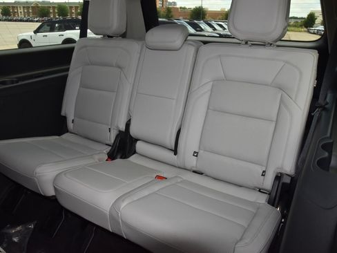 New 2026 Lincoln Navigator L Reserve w/ Jet Appearance Package AWD/4WD image 15