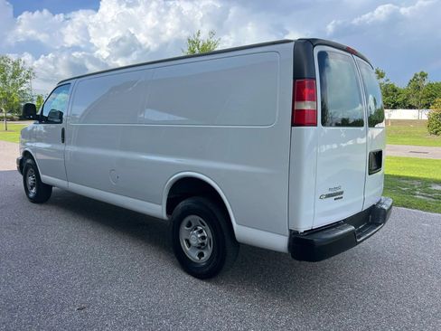 Used 2014 Chevrolet Express 2500 Extended RWD image 6