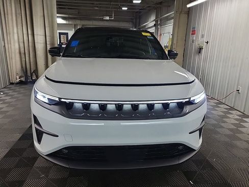 Used 2024 Jeep Wagoneer Launch Edition image 6