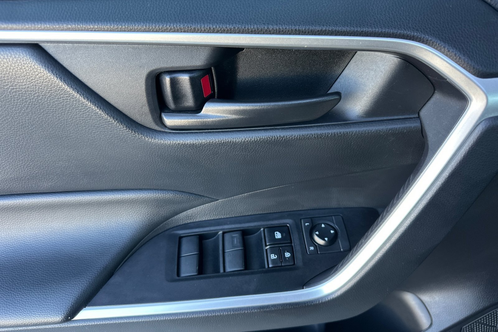 Certified 2024 Toyota RAV4 LE AWD/4WD image 10