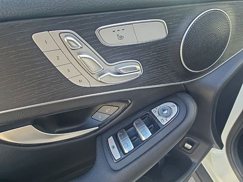 Used 2022 Mercedes-Benz GLC 300 4MATIC w/ Multimedia Package Lite image 23