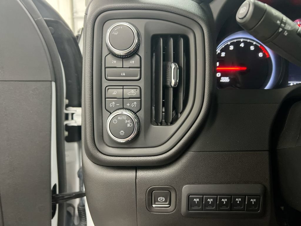 Used 2024 GMC Sierra 2500 Pro w/ Convenience Package AWD/4WD image 18