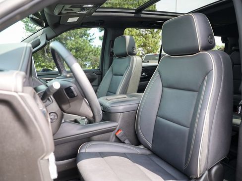 Used 2024 GMC Yukon SLT w/ SLT Luxury Package AWD/4WD image 40