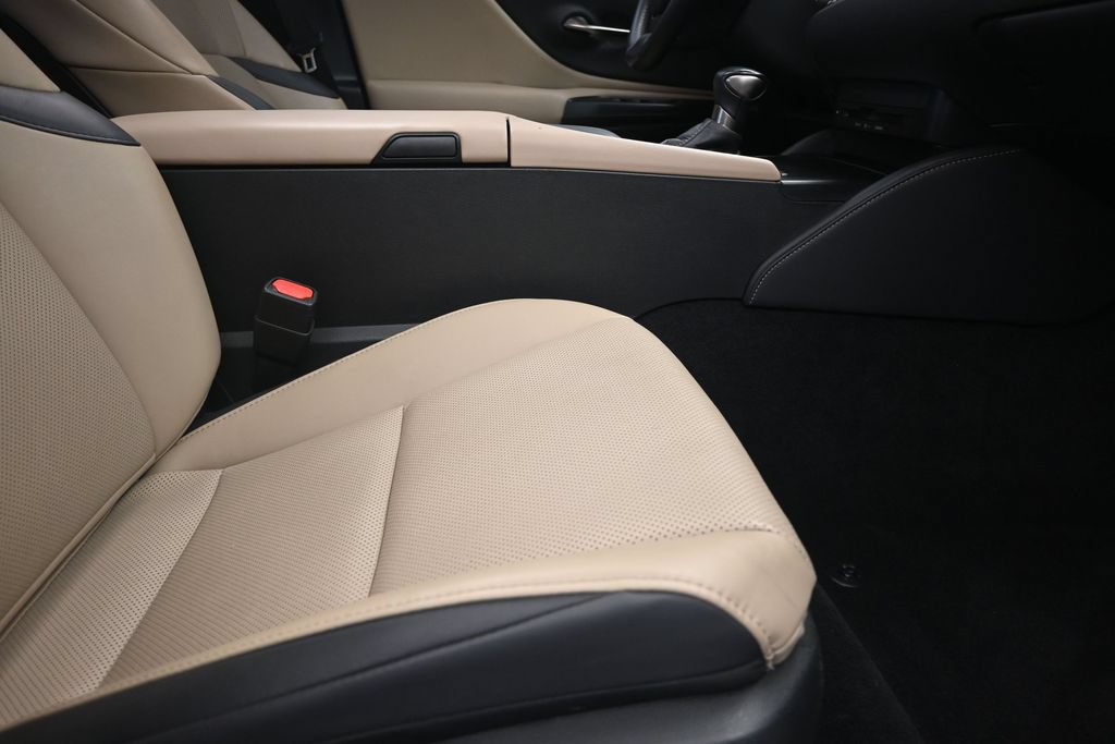 Certified 2021 Lexus ES 300h w/ Accessory Package FWD image 25