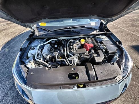 Certified 2025 Nissan Sentra SR FWD image 32