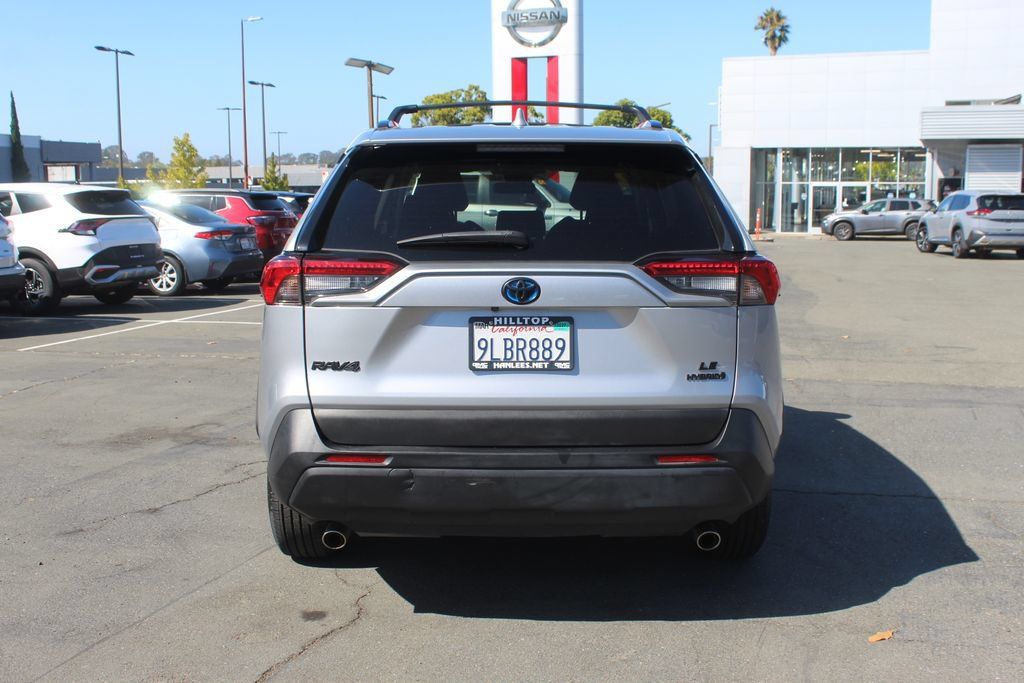 Used 2024 Toyota RAV4 LE AWD/4WD image 8