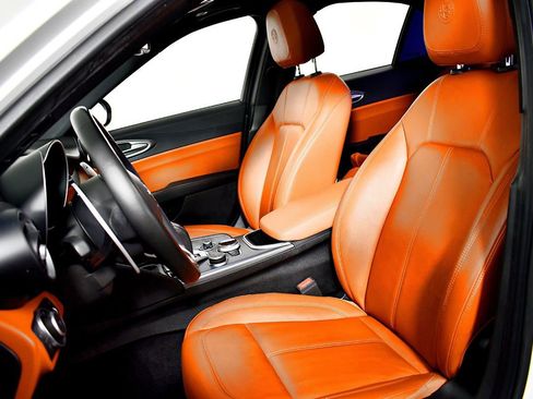 Used 2020 Alfa Romeo Giulia AWD w/ Quick Order Package 22J Sport image 17