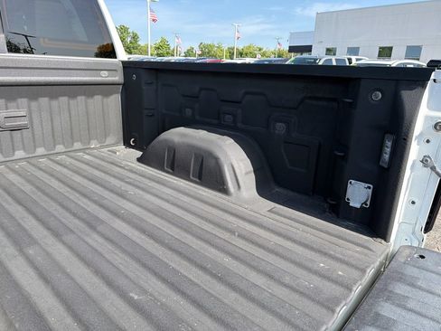 Used 2022 GMC Sierra 1500 SLT w/ SLT Premium Package AWD/4WD image 11
