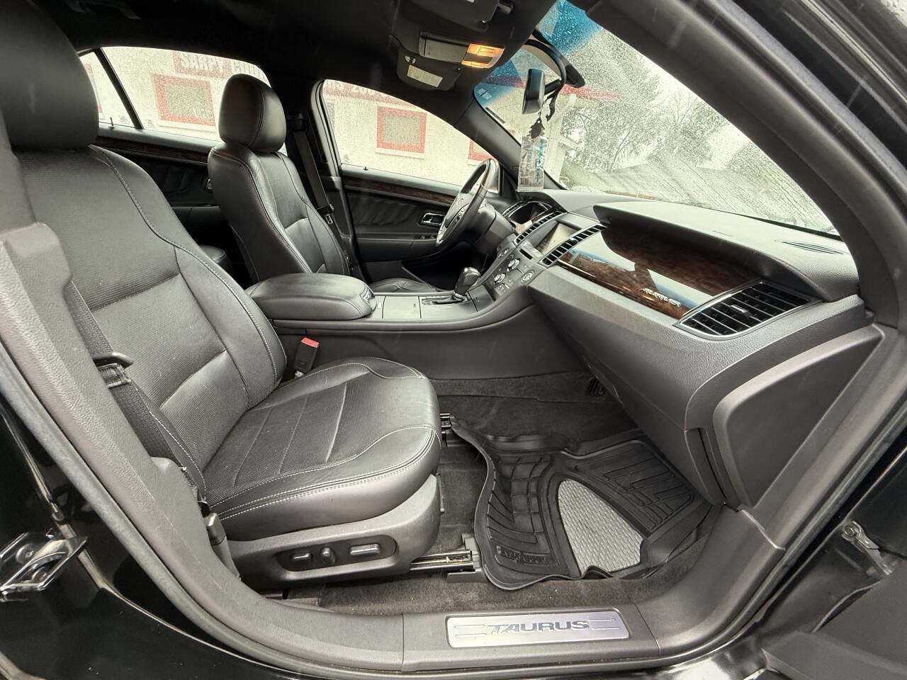Used 2015 Ford Taurus Limited FWD image 14