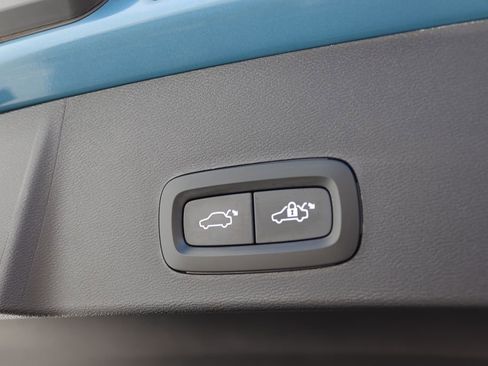 Used 2023 Volvo XC40 B5 Ultimate w/ Protection Package Premier image 26