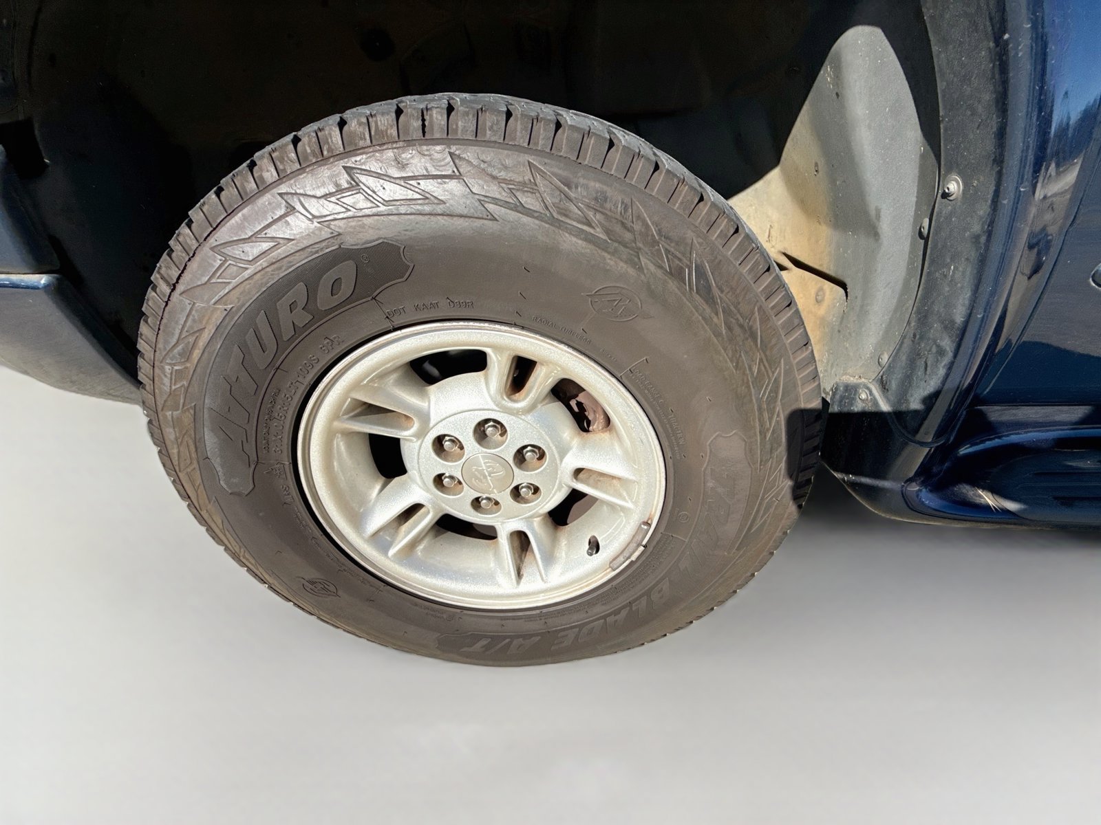 Used 2000 Dodge Durango 4WD image 9