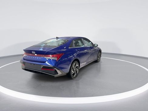 Certified 2025 Hyundai Elantra SEL FWD image 6