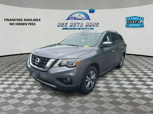 Used 2019 Nissan Pathfinder SV image 3