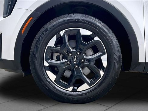 Used 2024 Kia Sorento S FWD image 10