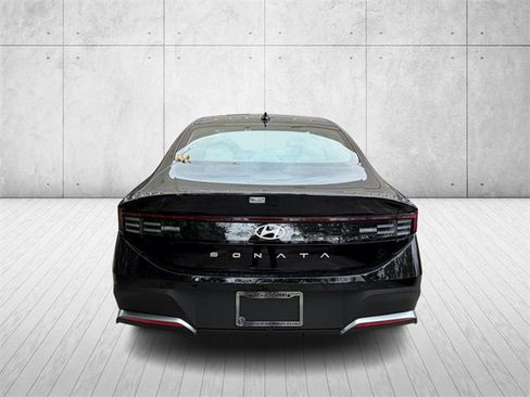 New 2026 Hyundai Sonata SE image 3