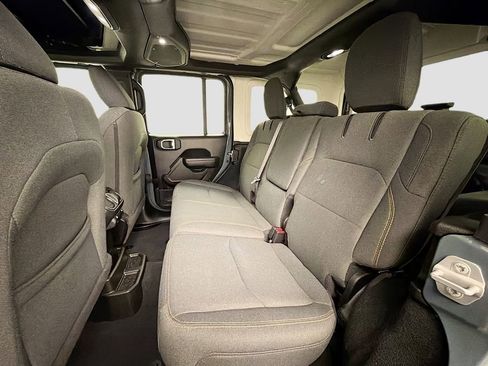 Used 2024 Jeep Wrangler Unlimited image 25