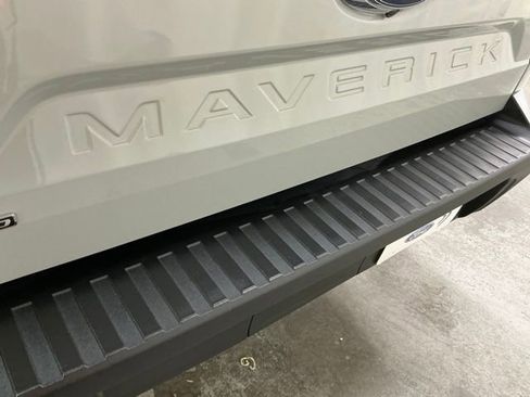 Used 2023 Ford Maverick Lariat FWD image 6