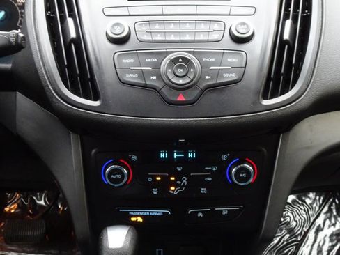 Used 2017 Ford Escape SE image 16