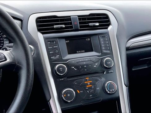 Used 2018 Ford Fusion SE image 7